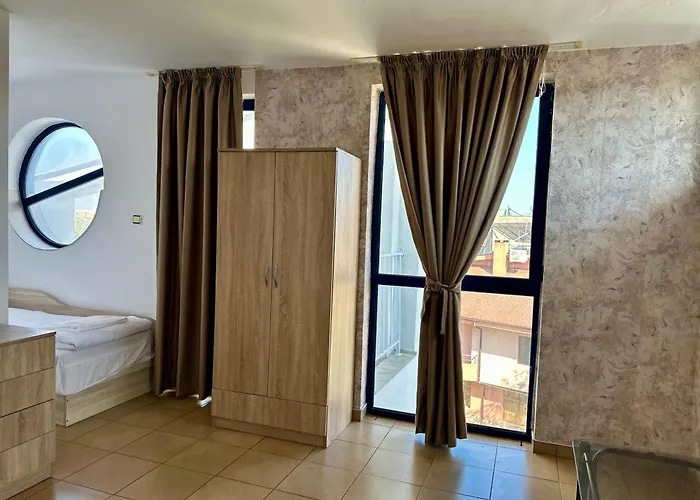 елисей 切尔诺莫雷茨